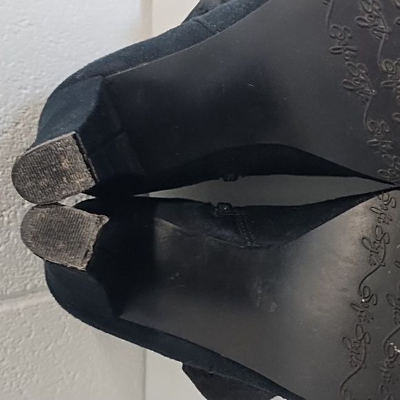 Soft Style Black Vegan Suede Fold Over Side Zip Padded Insole Ankle Boots - Picture 9 of 14